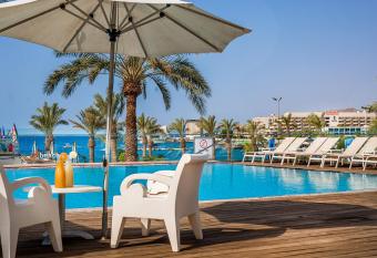 Astral Maris Hotel allows 18 year olds to book a room