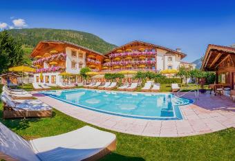 Alpenhotel Tirolerhof has Balcony rooms