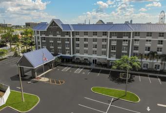 Spark by Hilton Orlando Universal Blvd allows 18 year olds to book a room