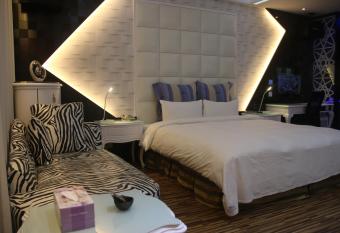 Kai-Hong Motel allows 18 year olds to book a room