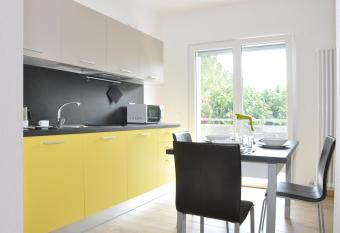 Easy & Modern has Balcony rooms