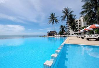 Golden Pine Beach Resort has Balcony rooms