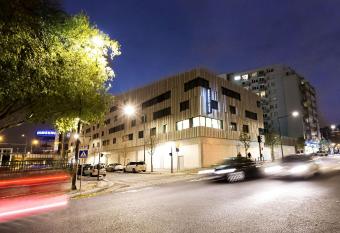 Odalys City Paris XVII allows 18 year olds to book a room