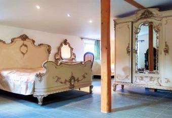 Ubytovani Sarka allows 18 year olds to book a room