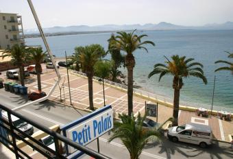 Petit Palais Hotel has Balcony rooms