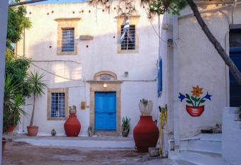 Traditional Mansion 1870s has Balcony rooms