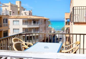 Hotel Sol de Mallorca allows 18 year olds to book a room