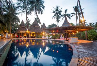 B52 Beach Resort has Balcony rooms