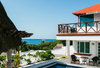 Illusion Boutique  has Balcony rooms