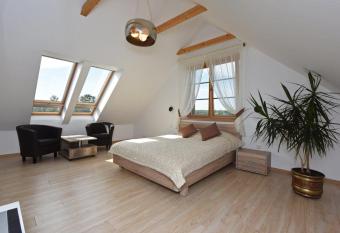 Prie   iedo allows 18 year olds to book a room