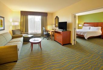 Hilton Garden Inn Birmingham SE/Liberty Park has rooms with a private hot tub