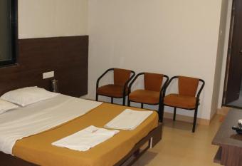 Hotel Suvarn mandir allows 18 year olds to book a room