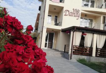 Vila Danly has Balcony rooms