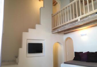 GKMykonos allows 18 year olds to book a room