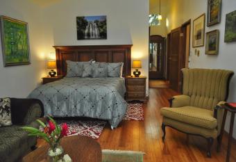 Casa Donna Rosa B&B allows 18 year olds to book a room