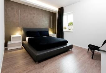 Minimal Rooms has Balcony rooms