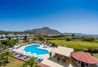 Lardos Bay Hotel has rooms with a private hot tub