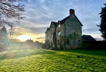 Abbey Farm Bed And Breakfast allows 18 year olds to book a room