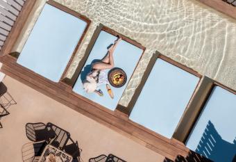 Argo Boutique Hotel has rooms with a private hot tub