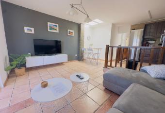 Apartamento Niar allows 18 year olds to book a room