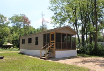Pine Country Camping Resort has Balcony rooms