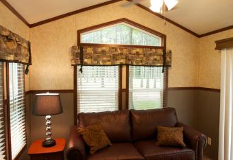 Yukon Trails Camping Resort has Balcony rooms