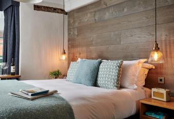 The Red Lion allows 18 year olds to book a room