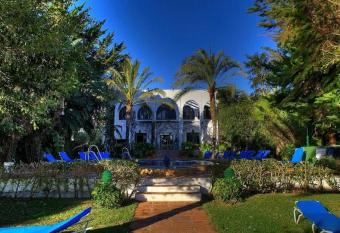Hurricane Beach Hotel has Balcony rooms