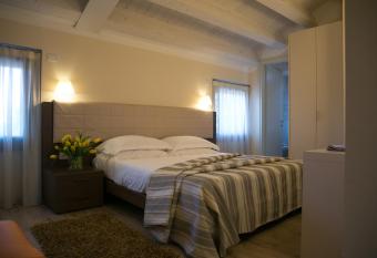 Hotel Calinferno has Balcony rooms