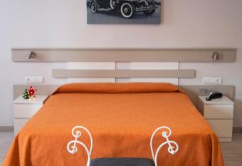 Apartamentos Comfort Calella allows 18 year olds to book a room