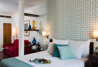 Prima Royale Hotel allows 18 year olds to book a room