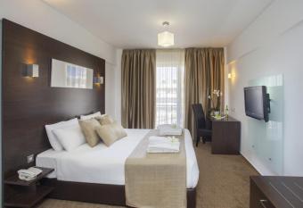 The Raj - New Delhi Budget Hotel allows 18 year olds to book a room