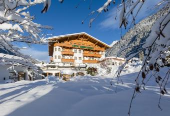 Aktiv & Vitalhotel Bergcristall has Balcony rooms