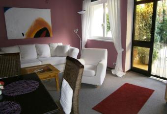 Atriumhof allows 18 year olds to book a room