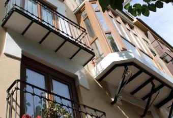 Pension Segura allows 18 year olds to book a room