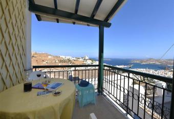 Akadia Syros has Balcony rooms