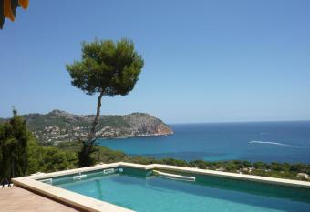 Traumvilla Encina has Smoking/Balcony rooms