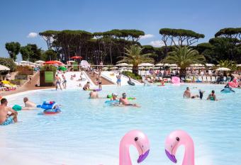 hu Park Albatros Village allows 18 year olds to book a room