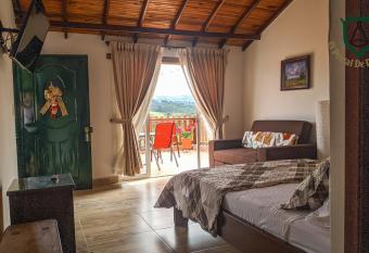 El Portal De Don Luis allows 18 year olds to book a room