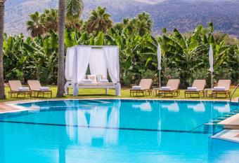 Vergina Studios & Apartments allows 18 year olds to book a room