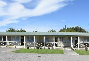 Featherston Motels And Camping has Balcony rooms