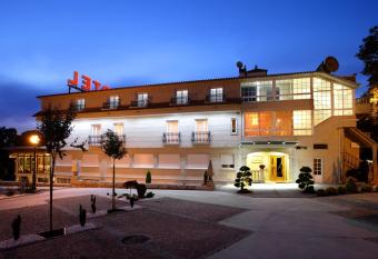 Hotel A Queimada has Smoking rooms