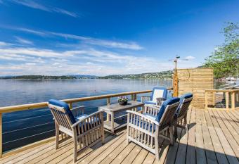 Beach house in Oslo has Balcony rooms