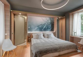 Air Suite Verona allows 18 year olds to book a room