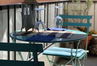 Ca  Adriana allows 18 year olds to book a room