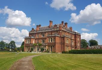 Rossington Hall has rooms with a private hot tub