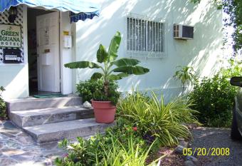 The Green Iguana Hotel has Balcony rooms