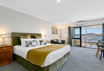 Baycrest Thermal Lodge has Balcony rooms