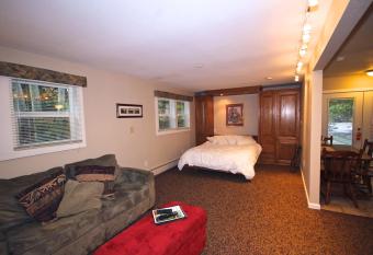 Streamside on Fall River has Balcony rooms