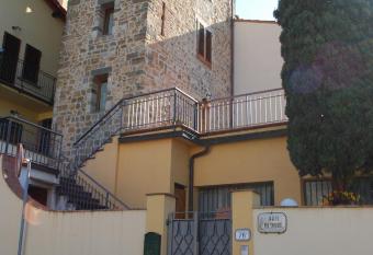 In Torre allows 18 year olds to book a room